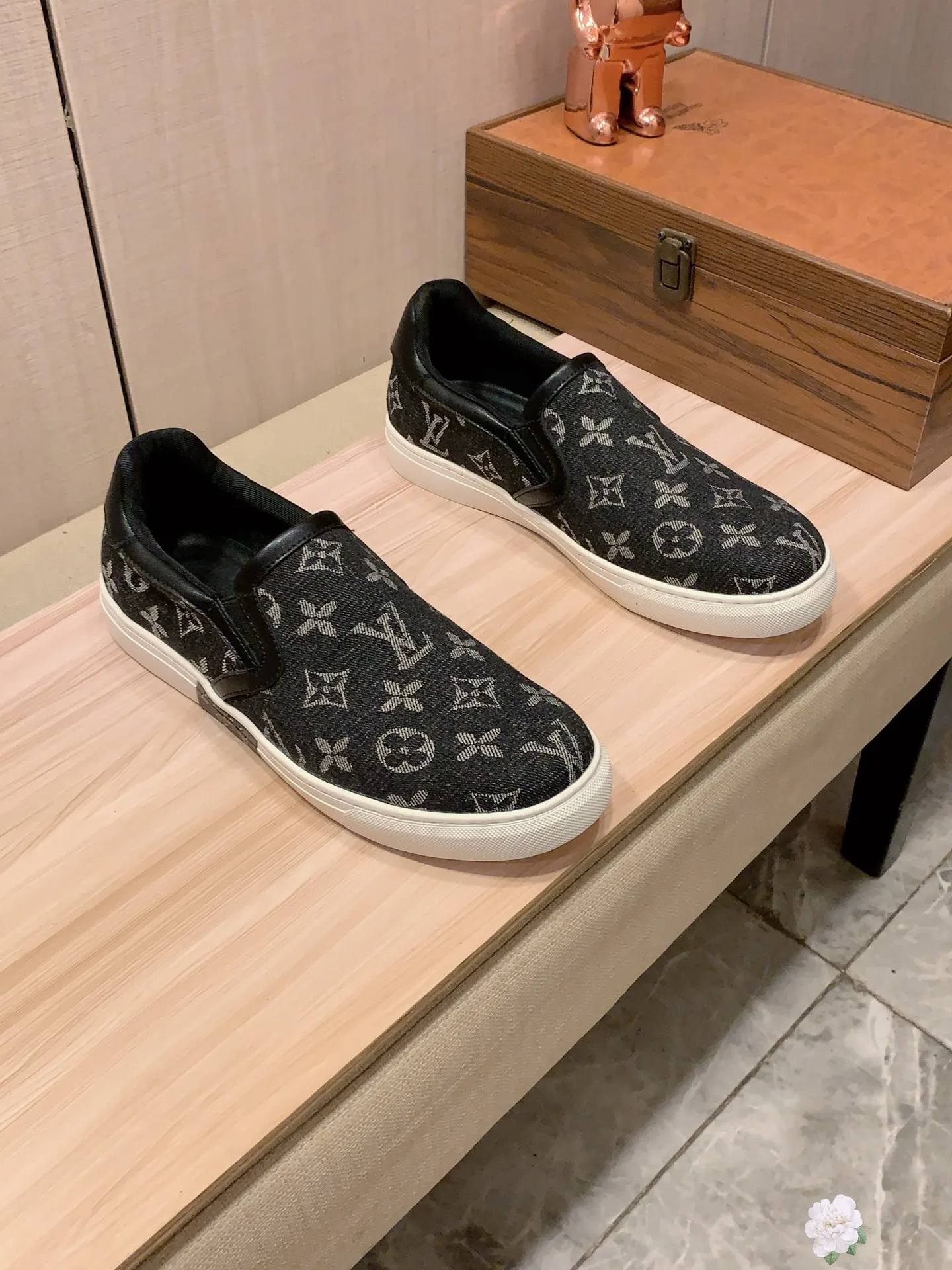 Men's men's shoes 💰400💰💰🎩🎩 [Lightning] [Lightning] "LV*" The latest • popular casual shoes, top brands [Seduce] luxury ~ purchasing agency, top ~ quality. [Strong] The upper is made of imported breathable cowhide with fabric material ➕ Breathable sheepskin feet (•) and fine workmanship. The original stylish and stylish soft rubber wear-resistant and non-slip outsole is light and comfortable on the feet. The real thing looks better when photographed in person. Code 111: Code: 38-44, 2️⃣colors selected